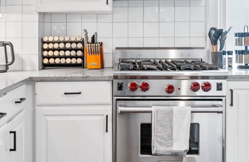 Old Town Triangle House | Luxe SFH in Historic Old Town