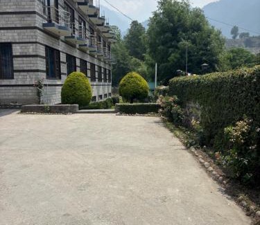 Manali Hotel | Luxe Signature