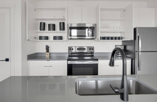West Colfax Apartment | Luxe Sloan's Lake 2BR w/ Gym, W/D & Roof Deck, near Park, by Blueground