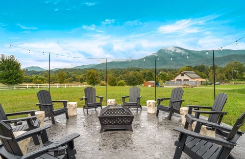 Wears Valley House | Luxe Smoky Lodge - Pool, Theater, Games, Sleeps 20