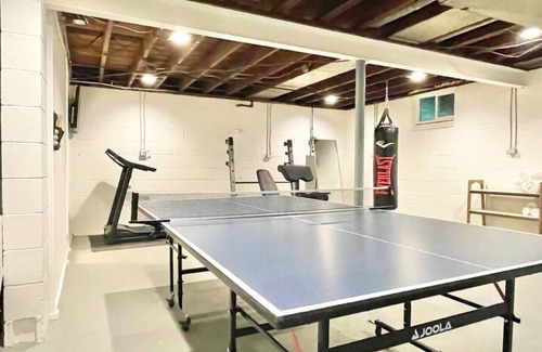 Green Tree House | Luxe South Hills Home ❈ Central ❈ Free Parking