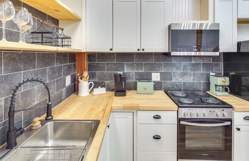 Lebanon Apartment | Luxe Stable Suite: Farm Stay in Lebanon!