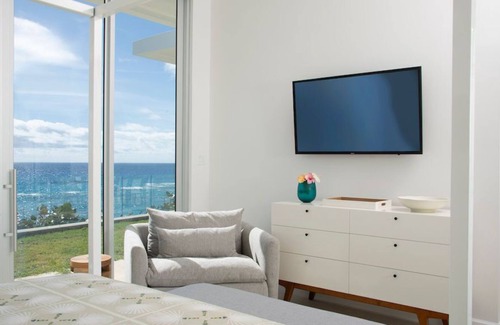 Paget Villa | Luxe Stand-Alone Cottage with OCEANFRONT Views!