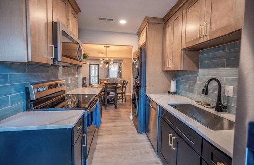 Northeast Virginia Beach House | Luxe Stay @ 948 Coastal Retreat 1 mile to Oceanfront/0.5 to Convention Center