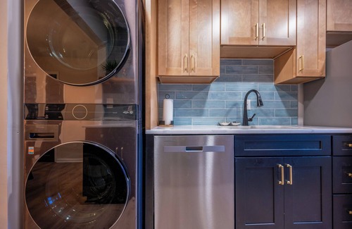 Northeast Virginia Beach House | Luxe Stay @ 948 Coastal Retreat 1 mile to Oceanfront/0.5 to Convention Center