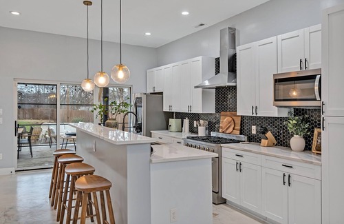 Durham House | Luxe Stay Near Duke &DT - Rooftop/Firepit/Games
