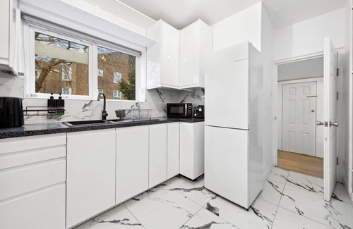 West Putney House | Luxe Stays - Sleeps 7 - Jacuzzi