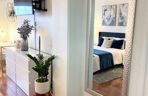 Ampere Apartment | Luxe Studio Apt w/ Partial NYC View... Mins to NYC