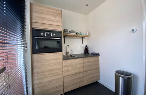 Municipality of Zandvoort Apartment | Luxe Studio met Eigen Parkeergelegenheid in Zandvoort