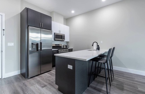 The Heights Apartment | Luxe Suite by NYC w Rooftop & Parking on Premises