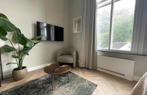 Centrum House | Luxe Suite - New - Safe City Center