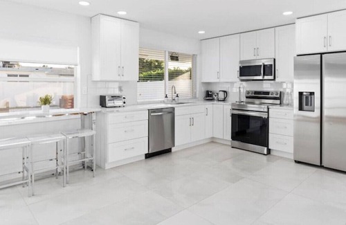 Boulevard Heights Villa | 🏖️🌿 Luxe Tranquility: Captivating 4BR Oasis ✨