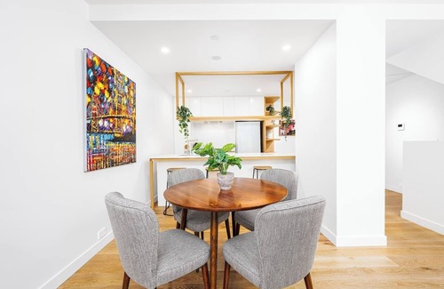 Doncaster Villa | Luxe Tri-Level Opp Westfield Pool Gym Park for 2