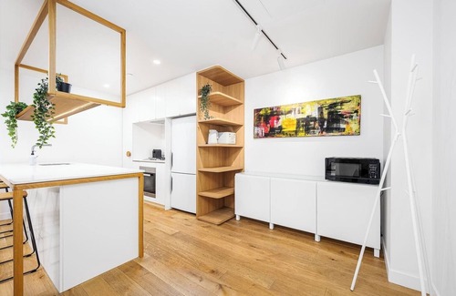 Doncaster Villa | Luxe Tri-Level Opp Westfield Pool Gym Park for 2