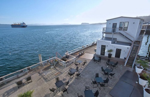 Astoria Hotel | Luxe Trolley View King Room at Bowline Hotel, Pet-friendly