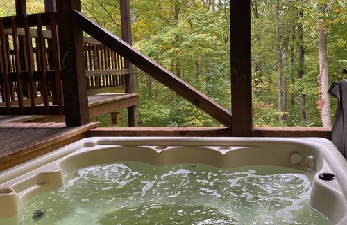 Laurelville Cabin | LUXE TWO | ANTLER'S GROVE *HOCKING HILLS* CLOSE TO EVERYTHING! HOT TUB, FIREPLACE,GAME ROOM,FIRE PIT