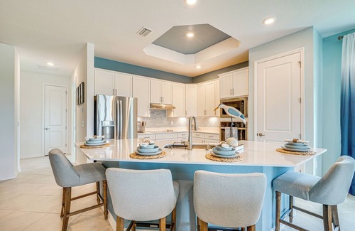 Venice House | Luxe Venice Gem w/Outdoor Pool & Hot Tub