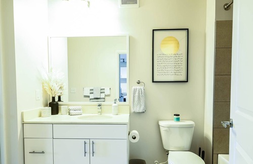 Downtown Baltimore Apartment | Luxe Vibe Apt BALTIMORE~Free Street Parking