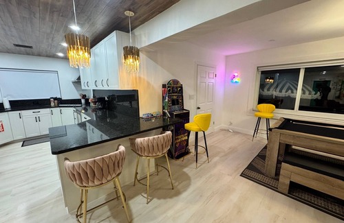 Lauderdale-by-the-Sea House | LUXE VILLA: Steps to Beach/Pool/Game Room/BBQ &FUN!