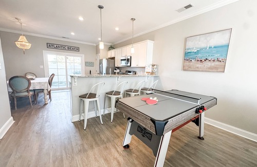 Atlantic Beach House | Luxe Villa – Steps to Beach & Pool, LINENS INCLUDED