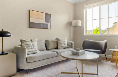 Walnut Creek Apartment | Luxe Walnut Creek 1BR w/ Gym, Pool & Spa, near FB & Google, by Blueground