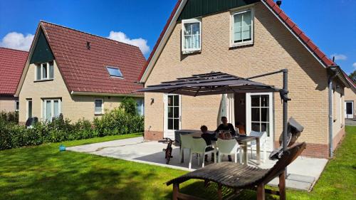 Hoogersmilde House | Luxe wellnesshuis Drenthe met sauna, whirlpool en omheinde tuin VP048