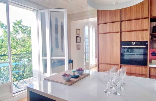 17th Arrondissement Apartment | Luxery 4Bedroom Apart Near Arch of Triomphe With AC & Outbuilding for staff