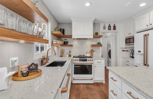 Overland Park House | LuxEscape | HotTub+Sauna, GameRm, Firepit, Playset