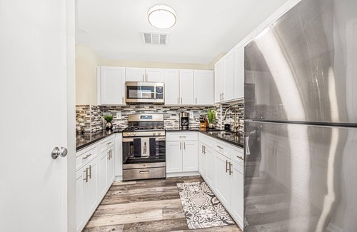 West Bronx House | Luxirious 3 bedroom apartment - 5 minutes from Yankee Stadium
