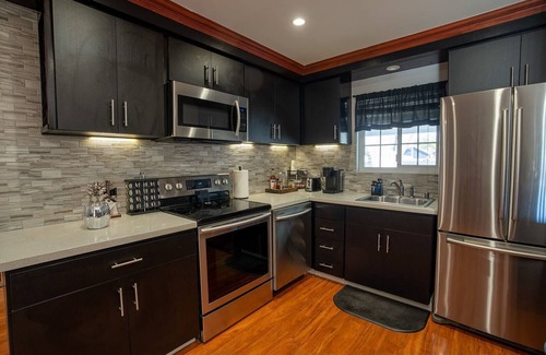 Fairfield House | LuxoStays| Sleep 14! Spacious 6BR Nr Napa(10 Bed)