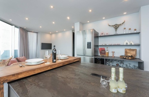 Las Palmas de Gran Canaria Apartment | Luxury Suite Facing Las Canteras Beach