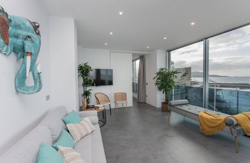 Las Palmas de Gran Canaria Apartment | Luxury facing Las Canteras Beach
