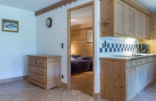 Saint-Martin-de-Belleville Apartment | Luxury apartment for 8 with pool, spa, parking included