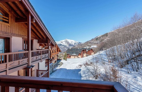 Saint-Martin-de-Belleville Apartment | Luxury apartment for 6 with pool, spa, and parking in Saint-Martin-de-Belleville