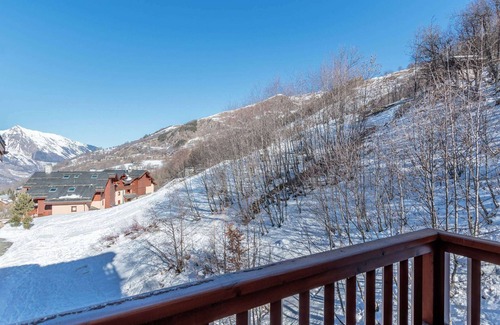 Saint-Martin-de-Belleville Apartment | Luxury apartment for 6 with pool, spa, and parking in Saint-Martin-de-Belleville