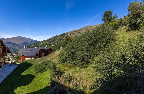 Saint-Martin-de-Belleville Apartment | Luxury apartment for 6 with pool, spa, and parking in Saint-Martin-de-Belleville