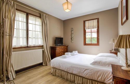 Tourgeville Villa | Luxueuse Chaumière 4 Chambres avec Piscine