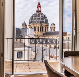 L'Europe Apartment | Luxueux Appartement Haussmannien avec Vue sur Paris