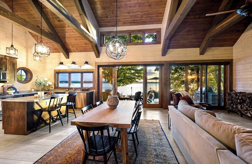 Town of Owasco House | LUXUIRIOUS WATERFRONT CABIN ON OWASCO LAKE