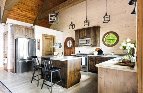 Town of Owasco House | LUXUIRIOUS WATERFRONT CABIN ON OWASCO LAKE