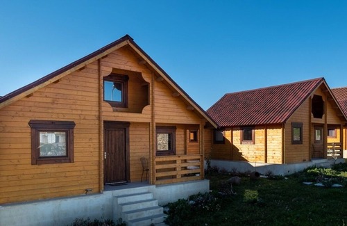 Aldeadavila de la Ribera Cabin | Luxury Wooden Cabins - Countryside View