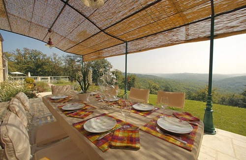 Les Eyzies House | Luxurious large cottage 5 Star/pool/far-reaching views in beautiful countryside