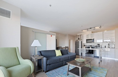 Crossroads Arts District Condo | Luxuriate in Style with Our Retreat Featuring a Spectacular Rooftop 347