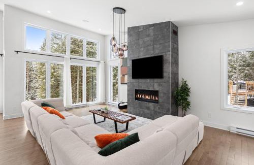 Lac-Swell Ski Chalet | Luxurious & Tranquil Nature Getaway with SPA & Scenic Views