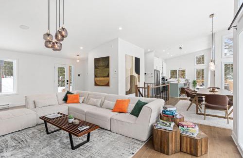 Lac-Swell Ski Chalet | Luxurious & Tranquil Nature Getaway with SPA & Scenic Views