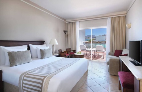 Dahab Hotel | Luxurious Room with Balcony and Sea Views, Hot Tub, and Pool – Relax in Dahab