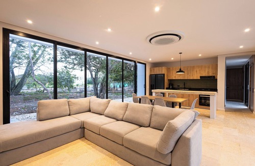 San Pedro Villa | Luxurious Beach Villa: Turquoise Waters in the Heart of Baru Island