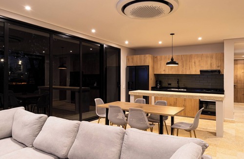 San Pedro Villa | Luxurious Beach Villa: Turquoise Waters in the Heart of Baru Island