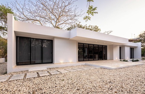 San Pedro Villa | Luxurious Beach Villa: Turquoise Waters in the Heart of Baru Island