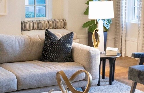 Peachtree Heights West Apartment | Luxurious 1,000 Sq ft. Buckhead Penthouse